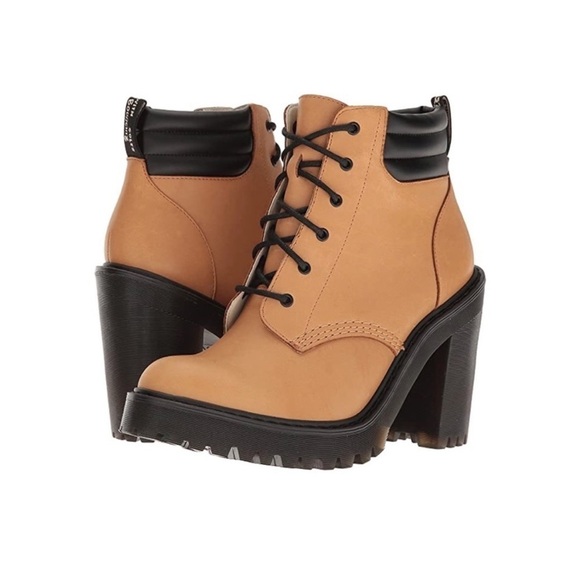RARE Dr. Martens Tan Persephone 6 Eye Heeled Ankle Boots - Picture 2 of 13
